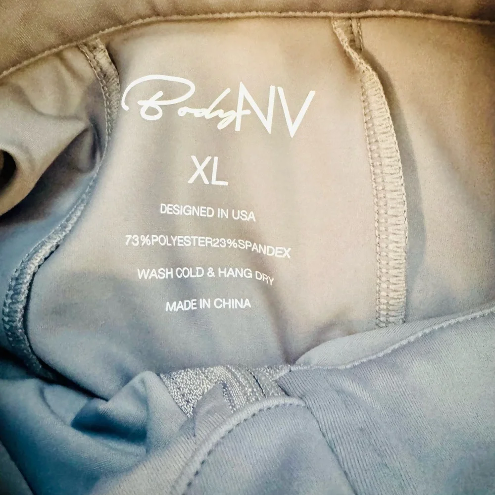 Body NV Women's Gray Zip-Up Athletic Top and Leggings Set - Picture 8 of 15